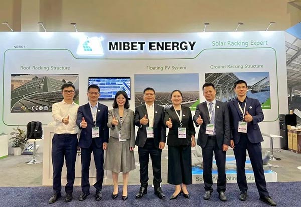 邁貝特美國國際太陽能展覽會同事合照