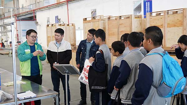 邁貝特攜手青少年探索綠色智造工廠