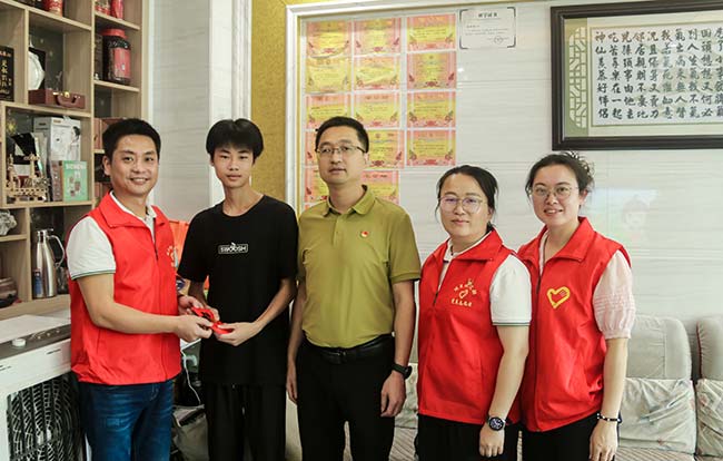 邁貝特深入永春縣曲斗村，開展黨建村企聯(lián)建